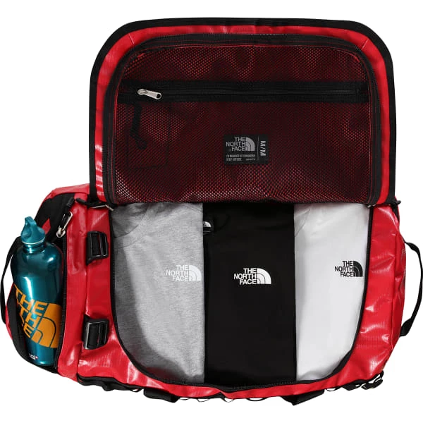 Duffels THE NORTH FACE BASE CAMP DUFFEL M TNF RED/TNF BLACK 23 Rouge 2 Duffels THE NORTH FACE BASE CAMP DUFFEL M TNF RED/TNF BLACK 23 Rouge – Image 2